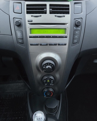Toyota Yaris cena 21900 przebieg: 180000, rok produkcji 2010 z Bełchatów małe 211